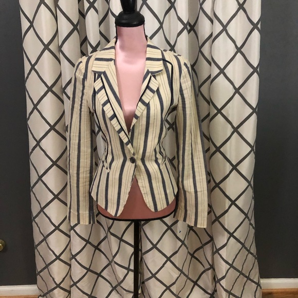 Blazer - Picture 4 of 6